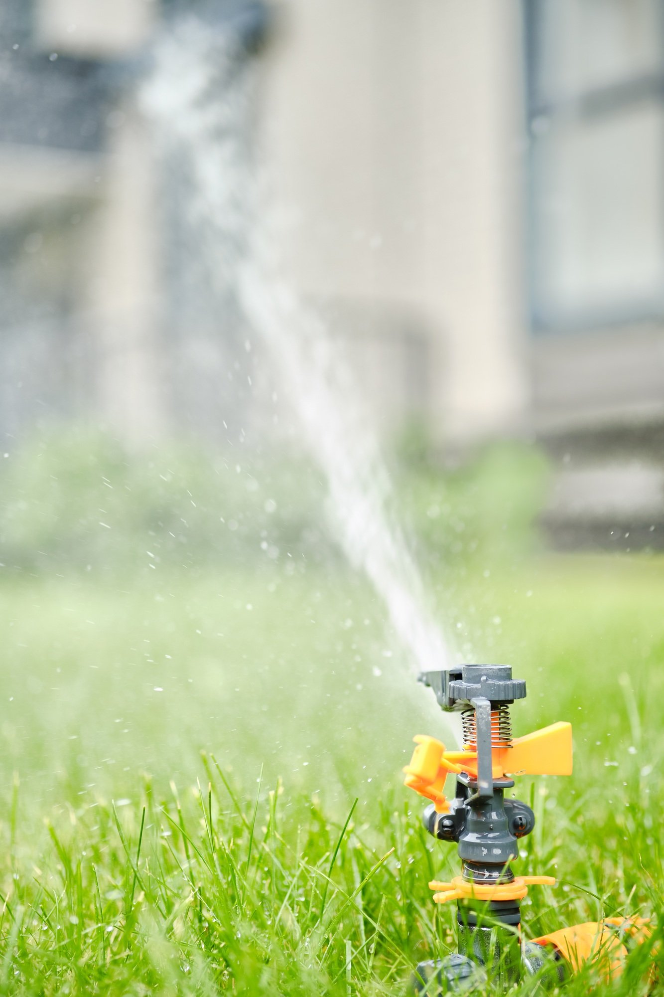 Irrigation with automatic rotating sprinkler